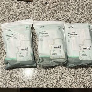 3 packages of Motif Breastmilk Storage Bags (300 bags total)